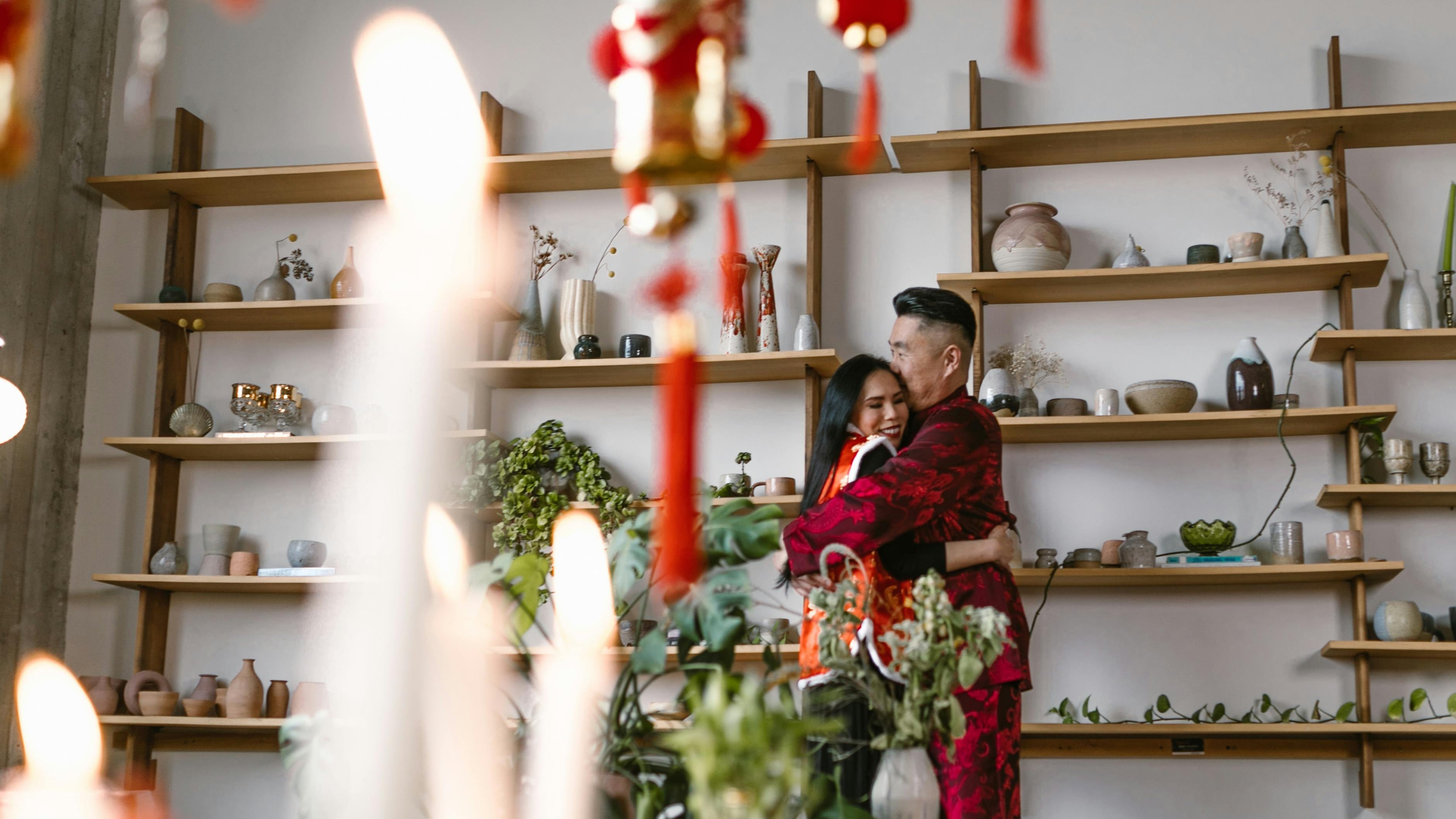 Foto de RDNE Stock project: https://www.pexels.com/es-es/foto/vacaciones-rojo-pareja-amor-6691812/