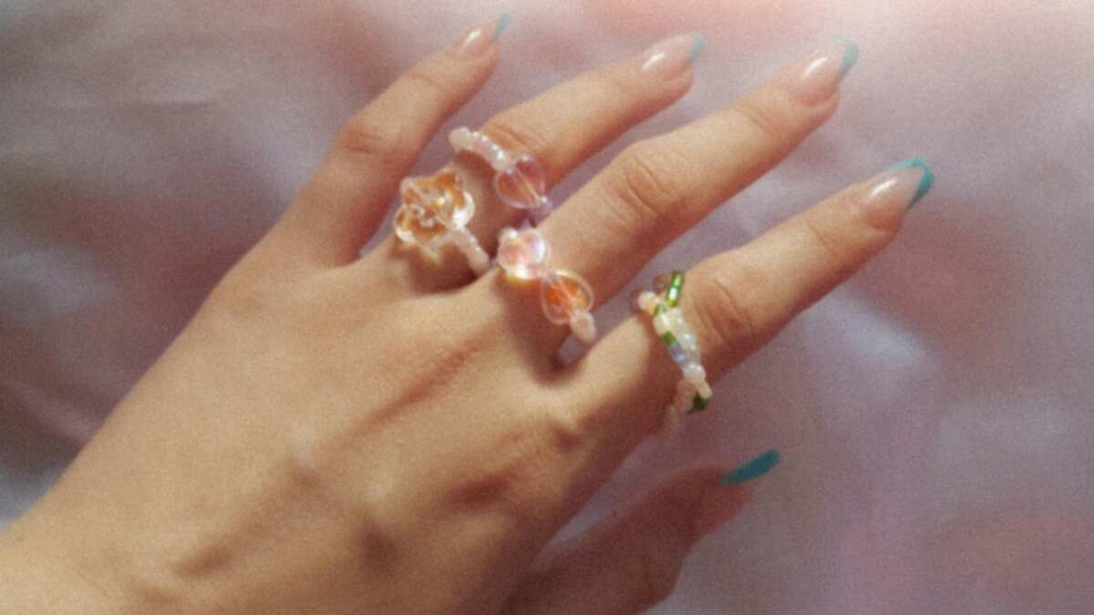 Dale un giro al clásico ‘french’ con las uñas punta ondulada.