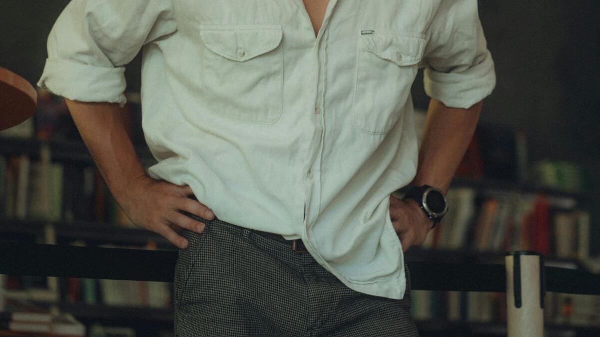 que significa que un hombre se ponga las manos en la cadera