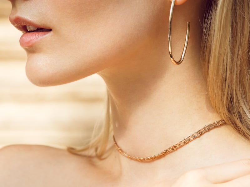 ¿Qué son las joyas ‘dainty’? El secreto para destacar tu look sin caer en excesos