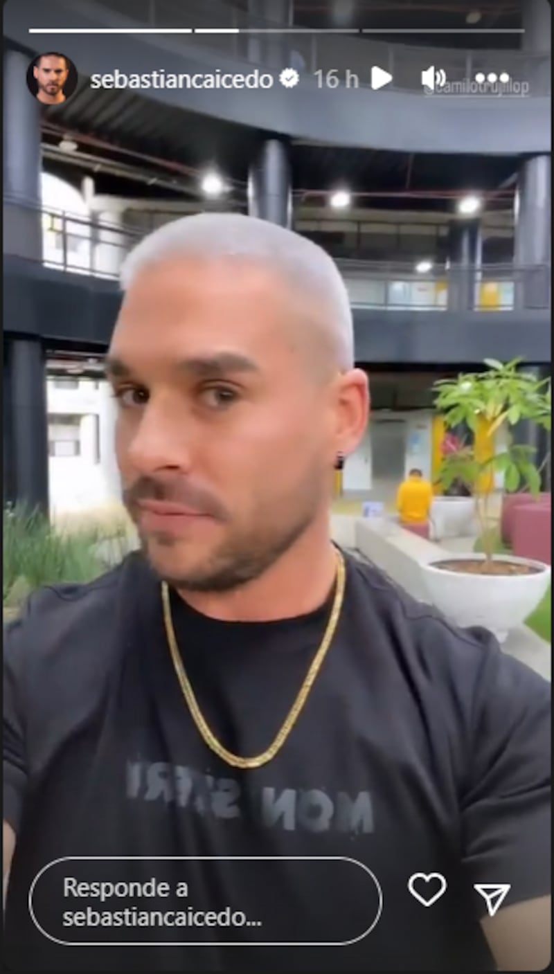 Sebastián Caicedo cabello rubio