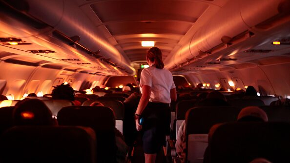 Pasajera murió en pleno vuelo de avión.