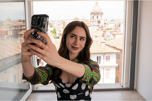 ‘Emily in Paris’: esto es lo que cuesta vivir como ella en dinero latinoamericano