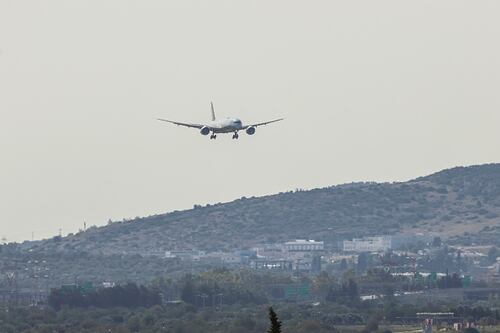 Avión despega el 1 de enero y aterriza el 31 de diciembre: pasajeros disfrutaron dos veces el Año Nuevo