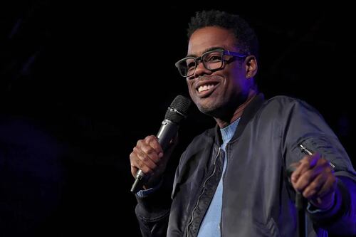 Chris Rock bromea sobre la cachetada de Will Smith y dice que hablará de ello… ¡En Netflix!