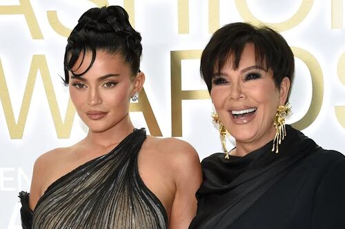 Kylie Jenner le regaló a su mamá Kris un bolso de diseñador de 4.000 dólares