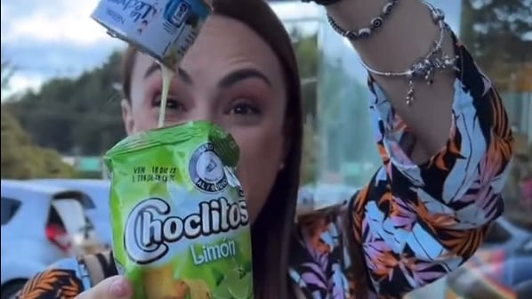 Reto viral de TikTok que consiste en mezclar Choclitos con Lecherita