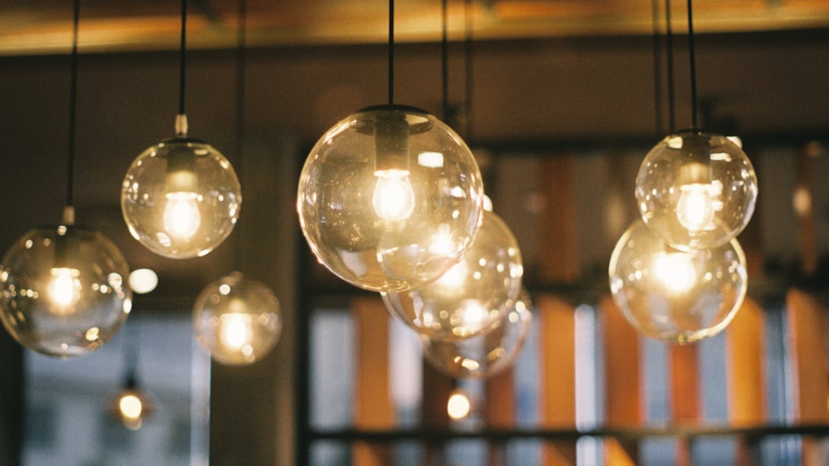 ¿Adiós a los focos convencionales? La nueva tendencia de decoración que causa sensación: bonita y elegante
