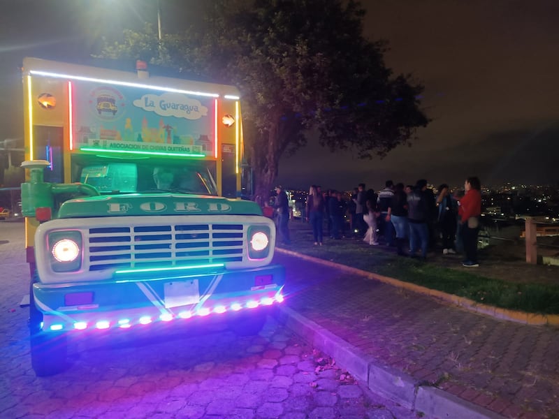 Chiva en Fiestas de Quito