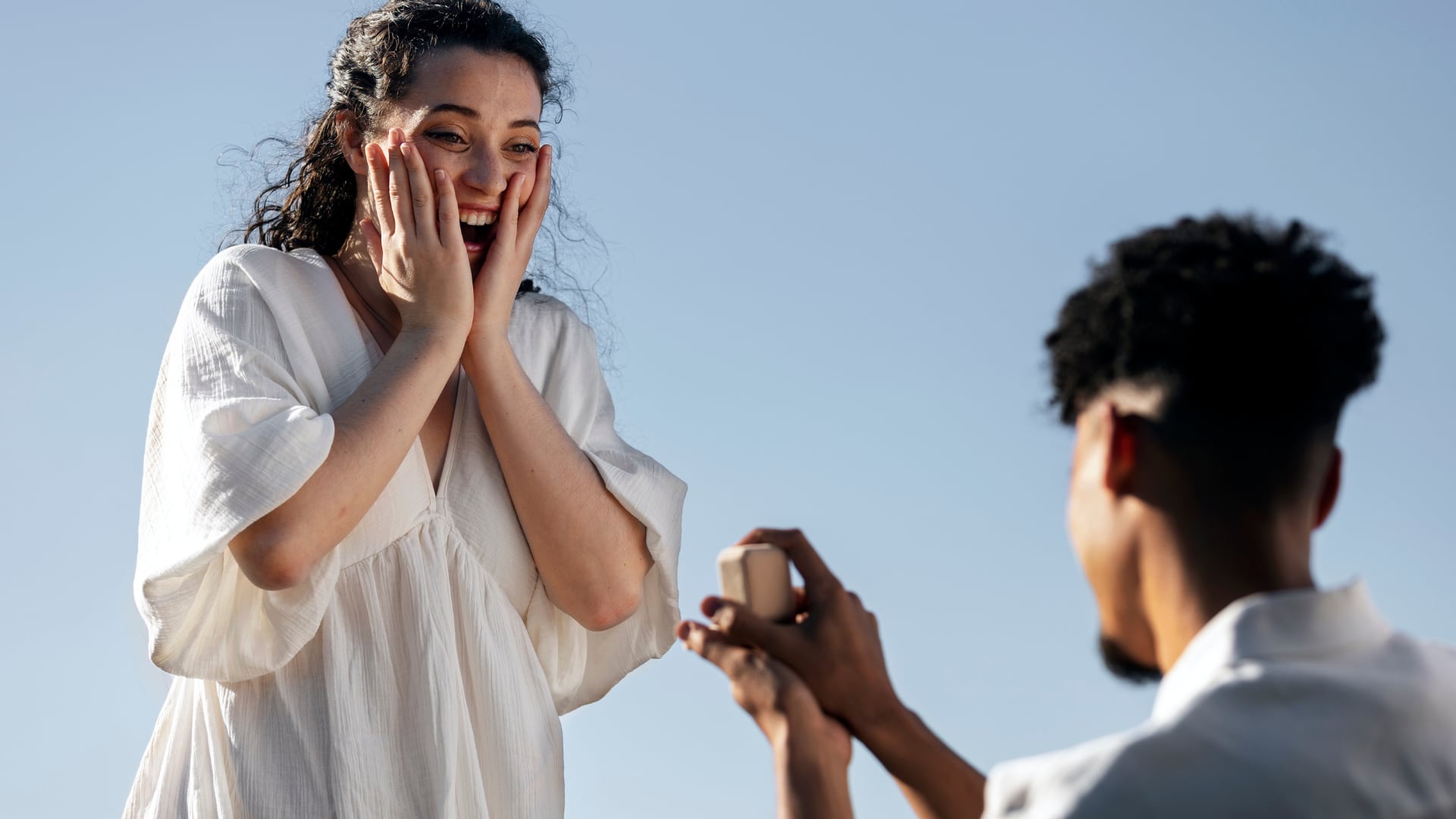 8 señales de que estás a punto de recibir tu anillo de compromiso.