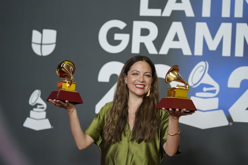 Karol G y Natalia Lafourcade se llevan tres Latin Grammy y Shakira y Bizarrap obtienen dos a mejor canción