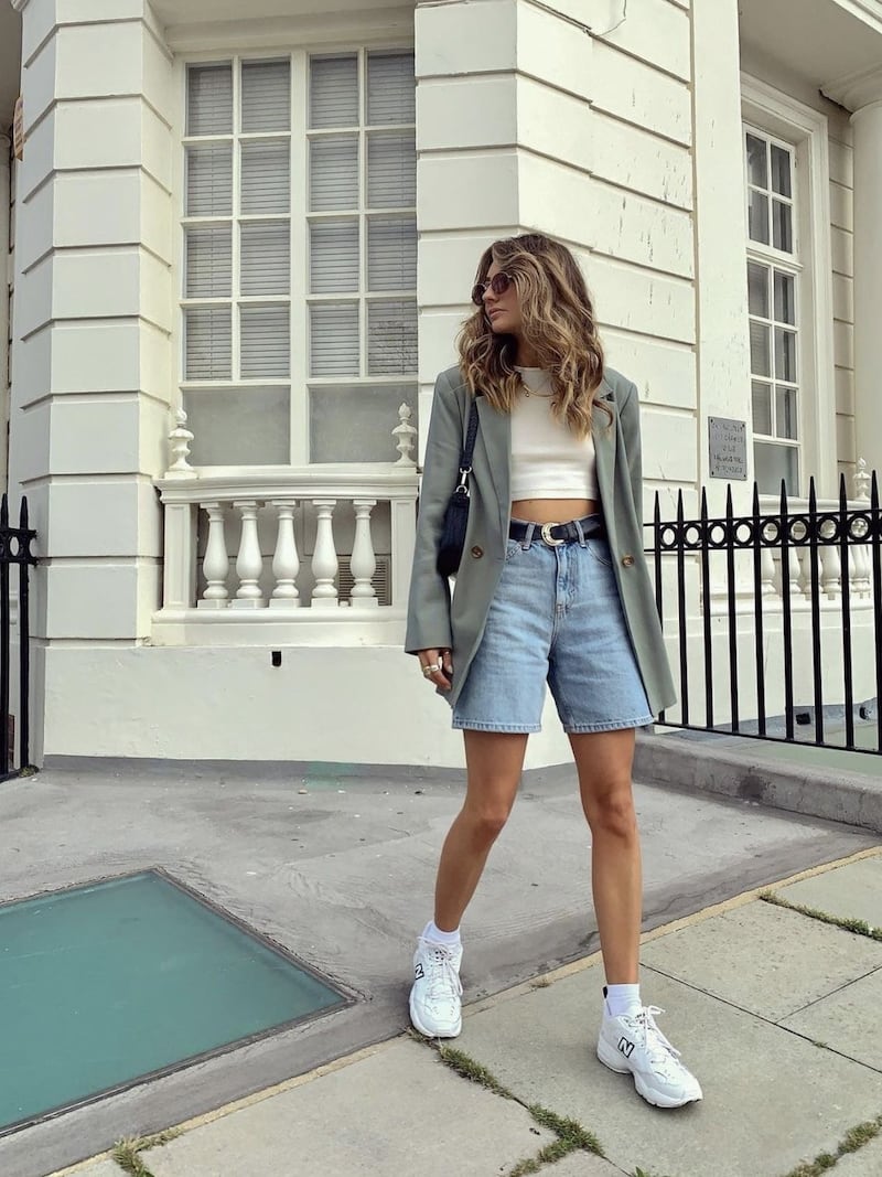 Los ‘Dad Shorts’ son la tendencia de pantalones más favorecedora de la temporada