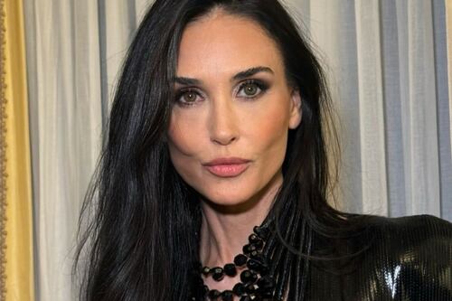 ¡Cambio radical! El nuevo look de Demi Moore que será tendencia entre las mujeres de 60: rejuvenece y es elegante