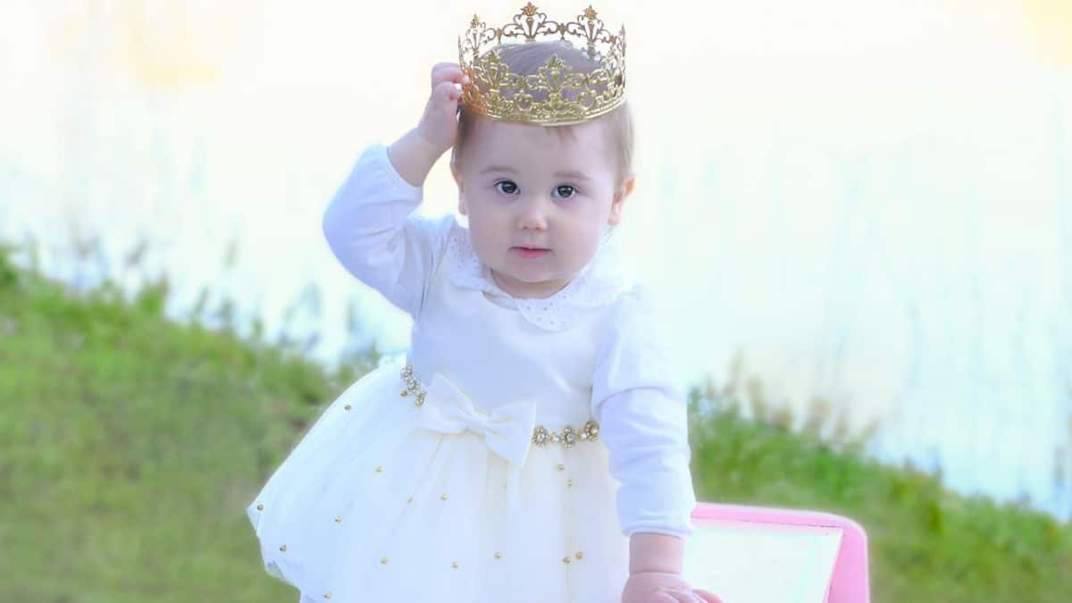 Los nombres que significan princesa son perfectos para una bebé muy querida por sus padres