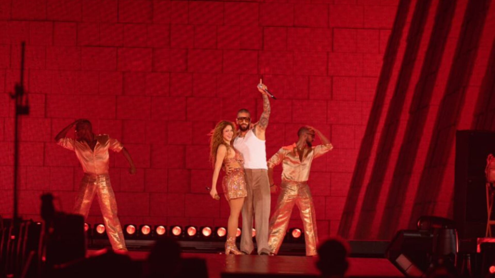 En el concierto de Shakira en Medellín, apareció sorpresivamente Maluma.