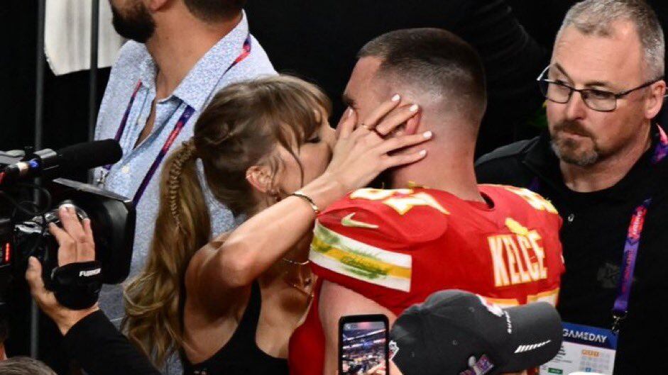 Taylor Swift y Travis Kelce son la pareja del momento.