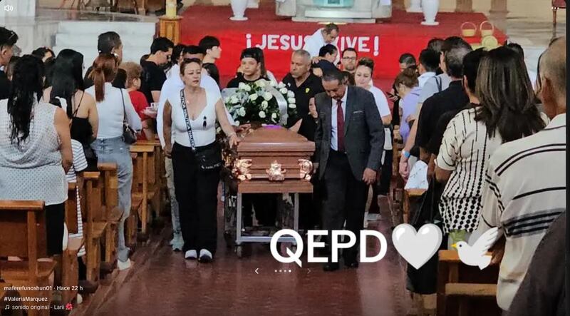 Familiares y amigos dan el último adiós a Valeria Márquez en Guadalajara