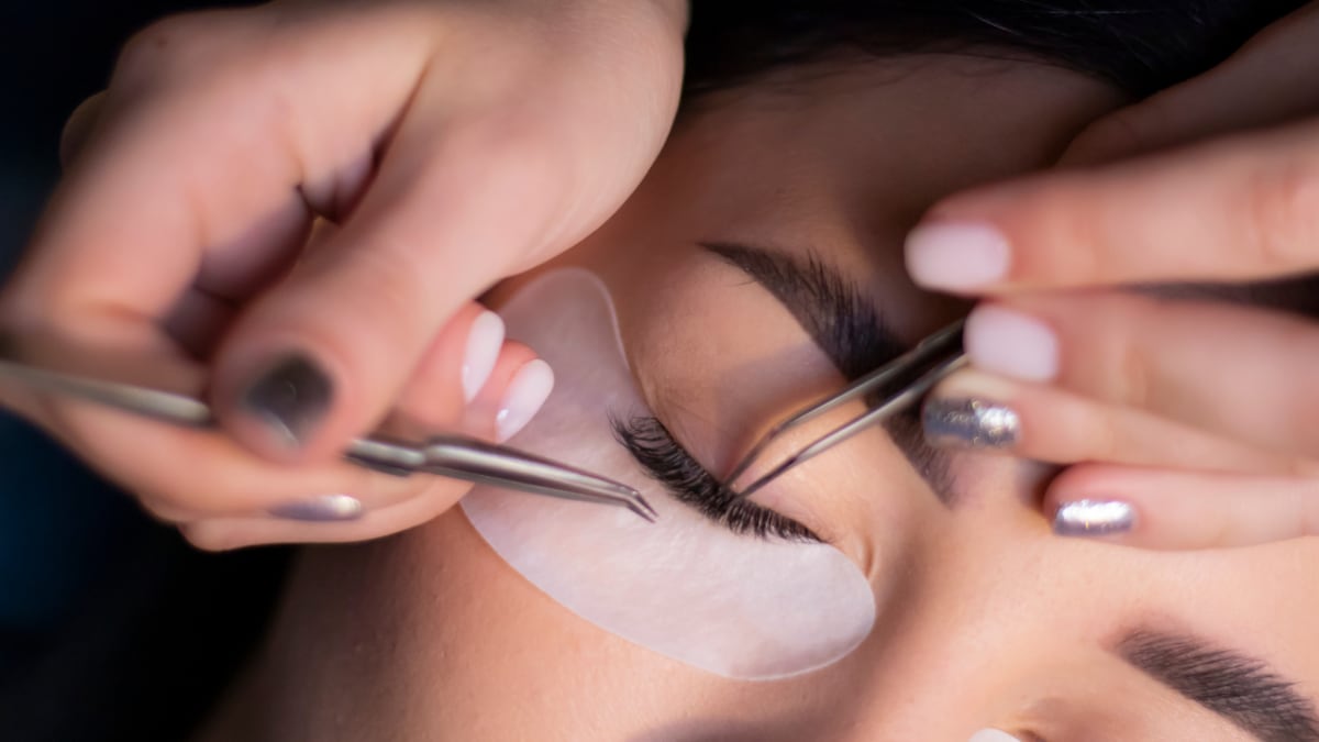 El ‘lash lift coreano’ que arrasa como la máxima tendencia de belleza: promete una mirada destellante