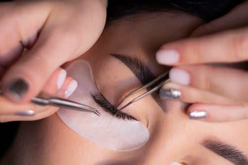 El ‘lash lift coreano’ que arrasa como la máxima tendencia de belleza: promete una mirada destellante