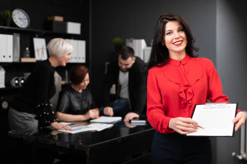 Las mujeres líderes no solo son competentes, sino que enriquecen el entorno laboral.