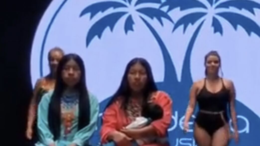 Indignación por mujeres indígenas y menor de edad exhibidos en desfile del Eje Cafetero