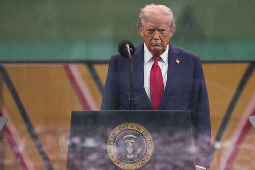 “Lo que quiere...”: la potente predicción de Mhoni Vidente sobre Trump que remeció las redes