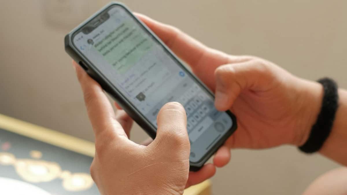 WhatsApp no tiene una función para configurar respuestas automáticas en su versión estándar