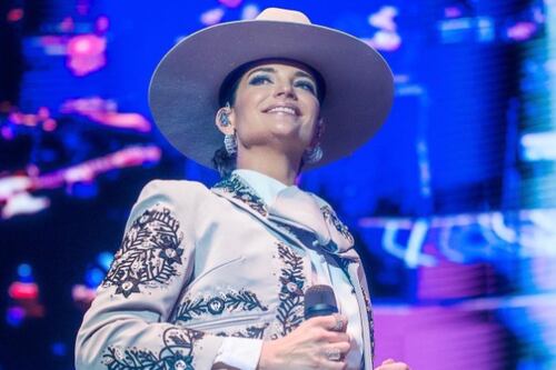 Natalia Jiménez denuncia que la corrieron de un restaurante en Hollywood por hablar español