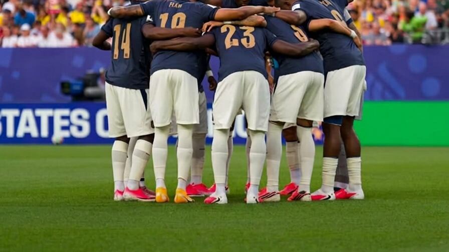 Pupos rosados: la inesperada tendencia que conquista el fútbol y transforma el estilo de los jugadores