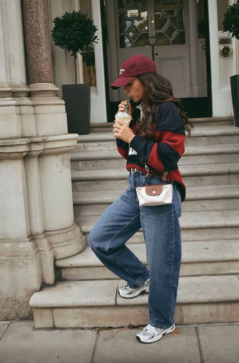 Como usar mom jeans este año