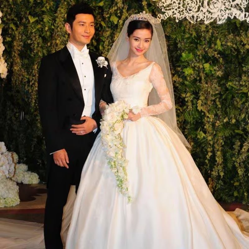 Angelababy y Huang Xiaoming se casaron en 2015 y gastaron $31 millones.