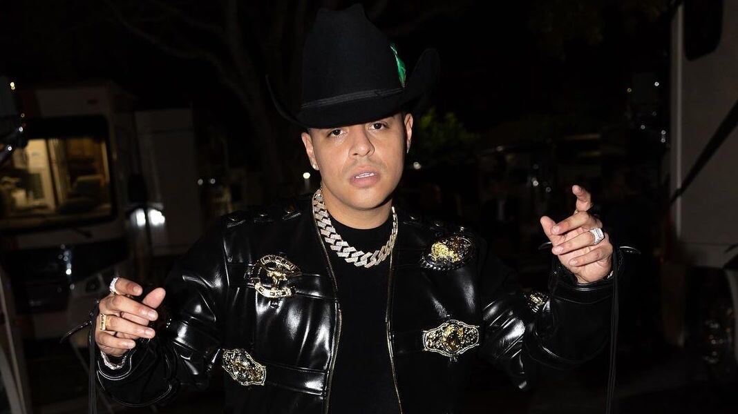 El vocalista del Grupo Firme confesó que se siente triste por la discriminación hacia su música.