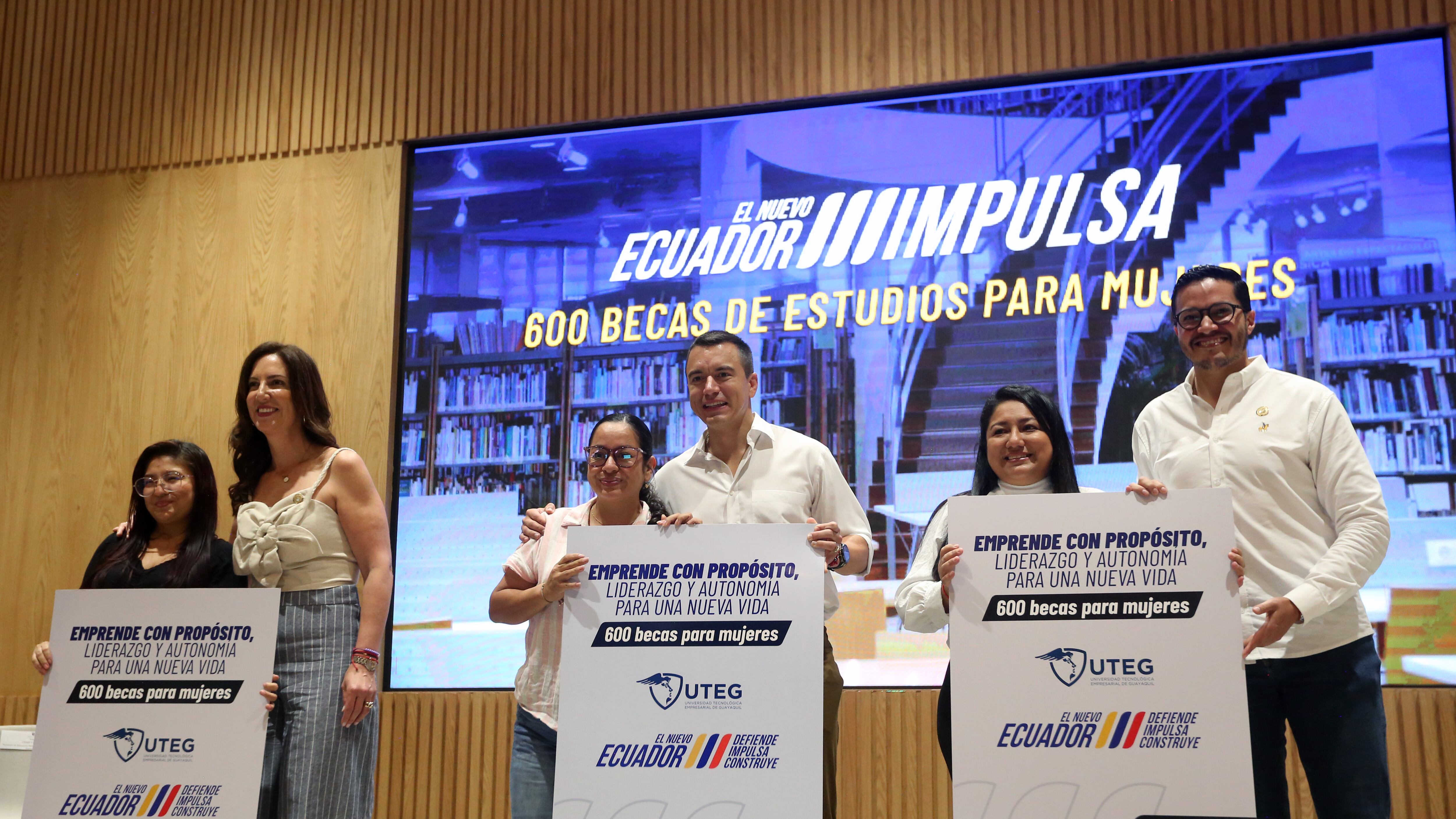 En un solo día se agotaron las inscripciones de las 600 becas que entregó el Gobierno a mujeres.