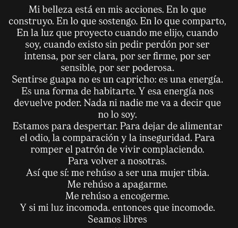 Danna lanza contundente mensaje contra los estándares de belleza impuestos a la mujer.