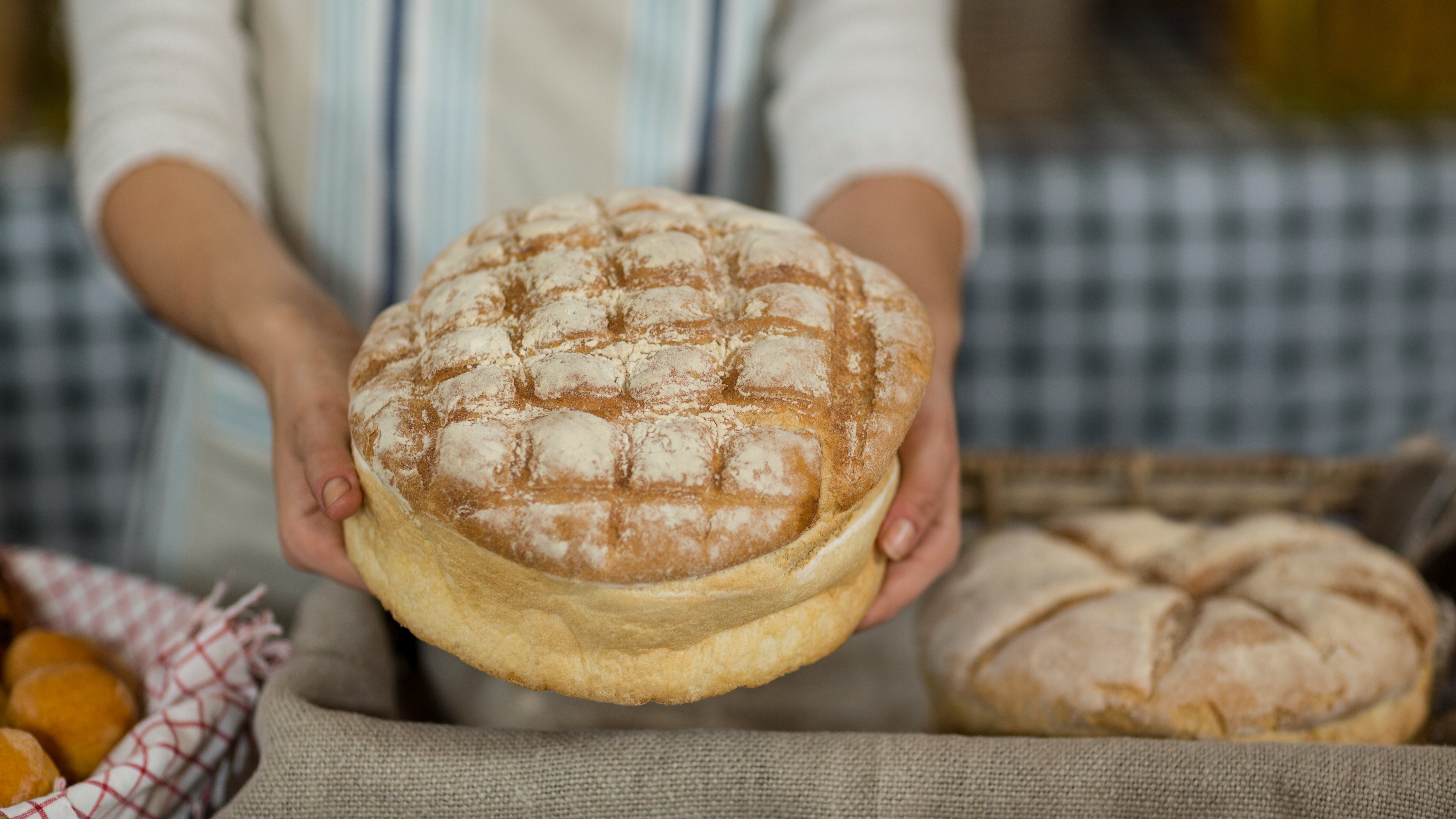 Carmen Freile, de Top Flavor, nos enseña a hacer 20 pancitos de la manera más fácil.