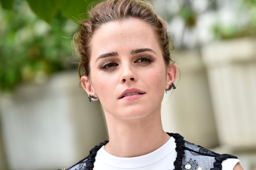 ¡Atrevida y elegante! Emma Watson enseñó a usar un look de piezas lenceras sin verte ‘vulgar’ 