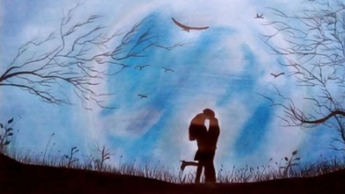 Cuando cae la noche una Luna brillante ilumina el cielo y desborda la pasión