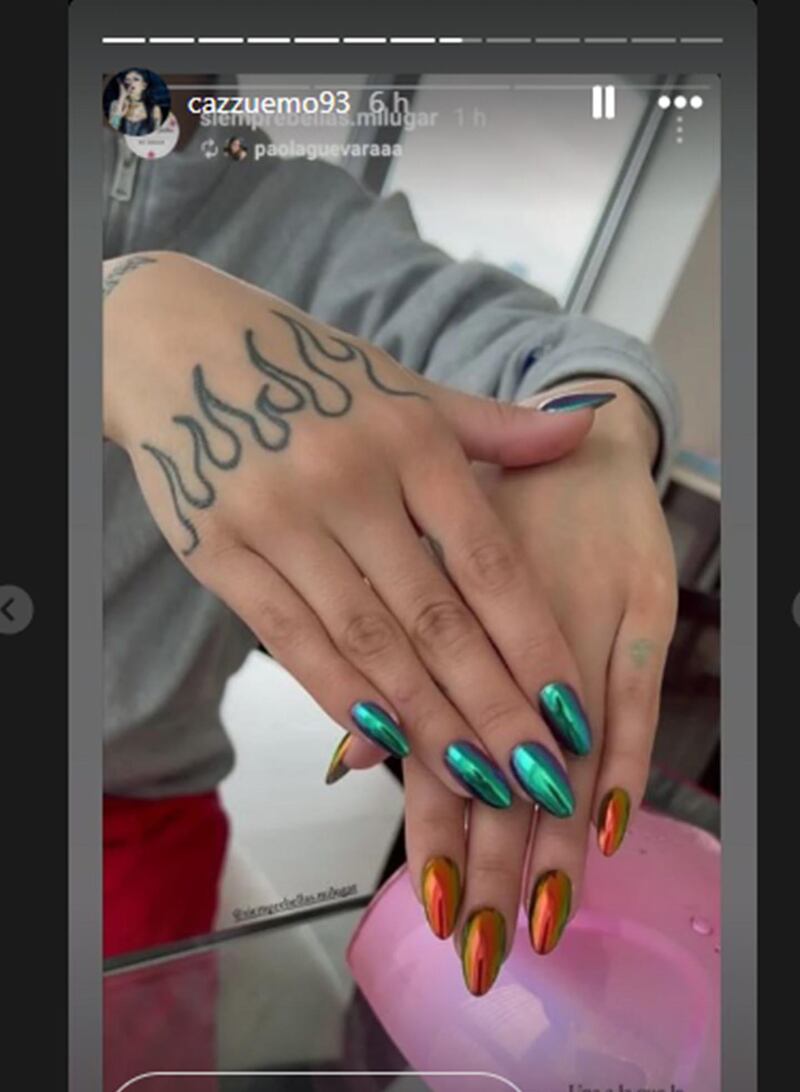Cazzu uñas Nodal