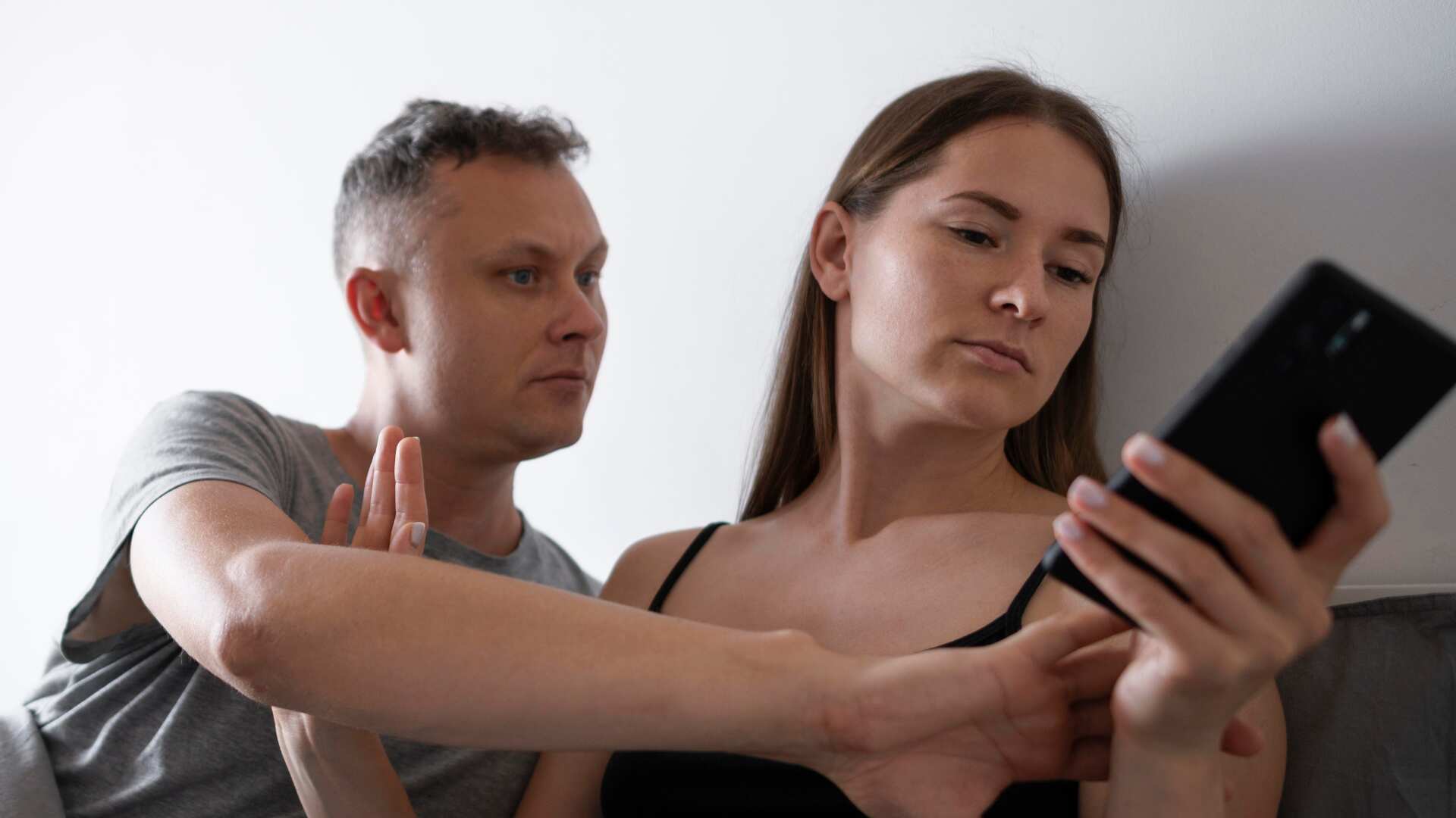 Estas son algunas aplicaciones para encontrar respuestas y descartar infidelidades.