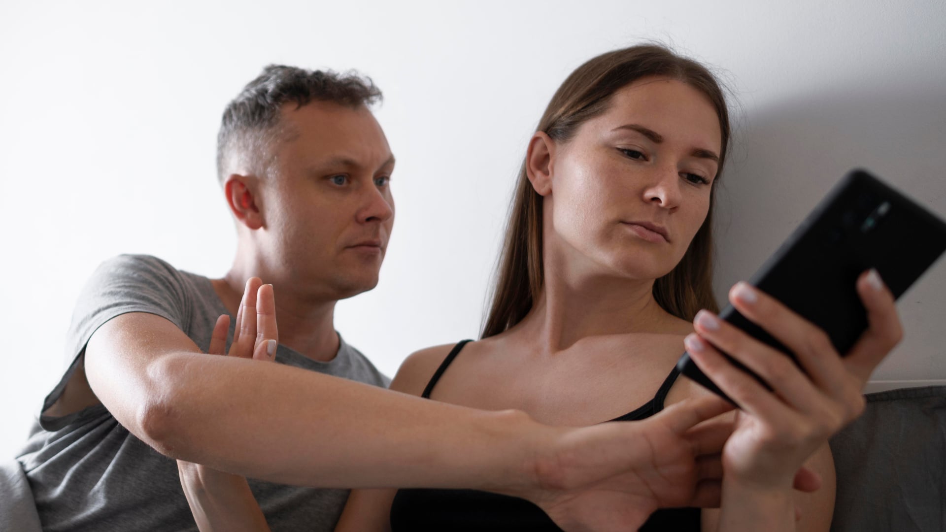 Estas son algunas aplicaciones para encontrar respuestas y descartar infidelidades.