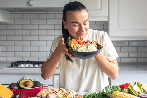 ¡Revoluciona Tu Plato! Así es la nueva pirámide alimentaria 2025–2030 que inspira a comer y sentirse bien