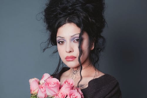 Mon Laferte se sincera sobre su pasado: “Fui violada a los 7 años”