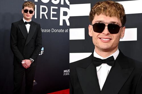 Peso Pluma derrite los Grammy 2025 con impresionante cambio de look; ahora es rubio