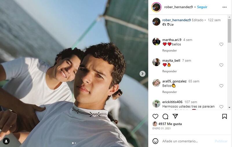 José Eduardo y Roberto Miguel en una fotografía tomada en 2021