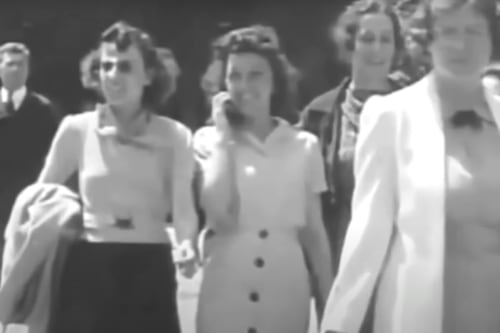 Viajera del tiempo usa “un celular en video de 1938″: ¿Qué sabemos de estos casos?