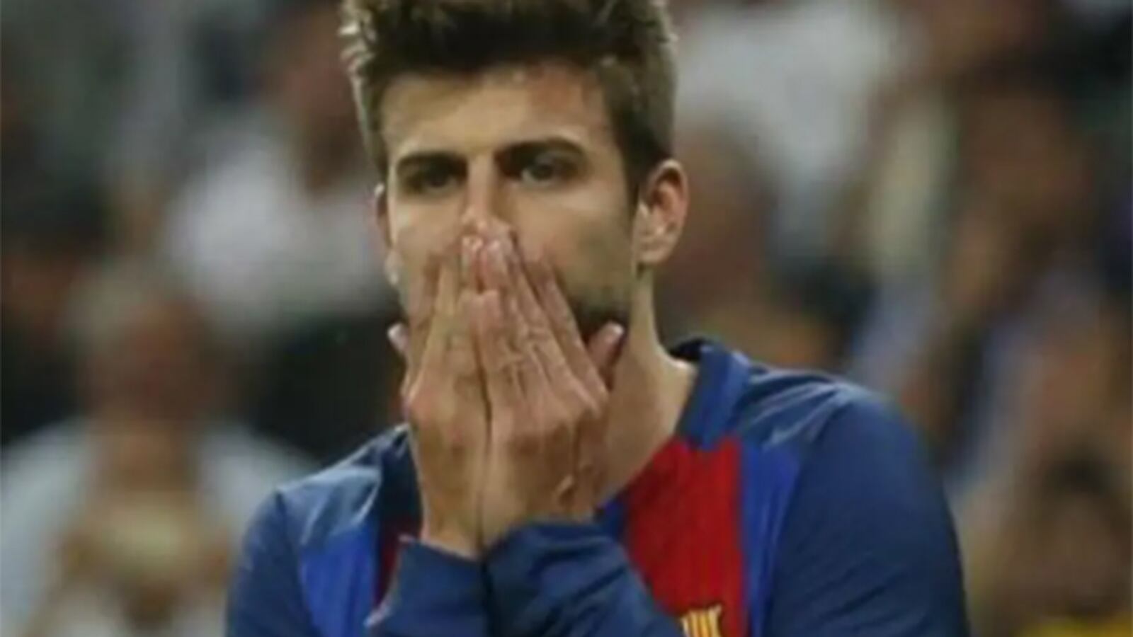 Piqué es abucheado en reconocidos premios.