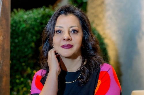 El susurro de las almas: Adriana Alcázar y el arte de sanar tu historia invisible