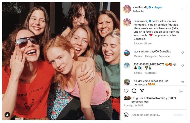 Camila Sodi posó junto a seis de sus hermanos en 2019