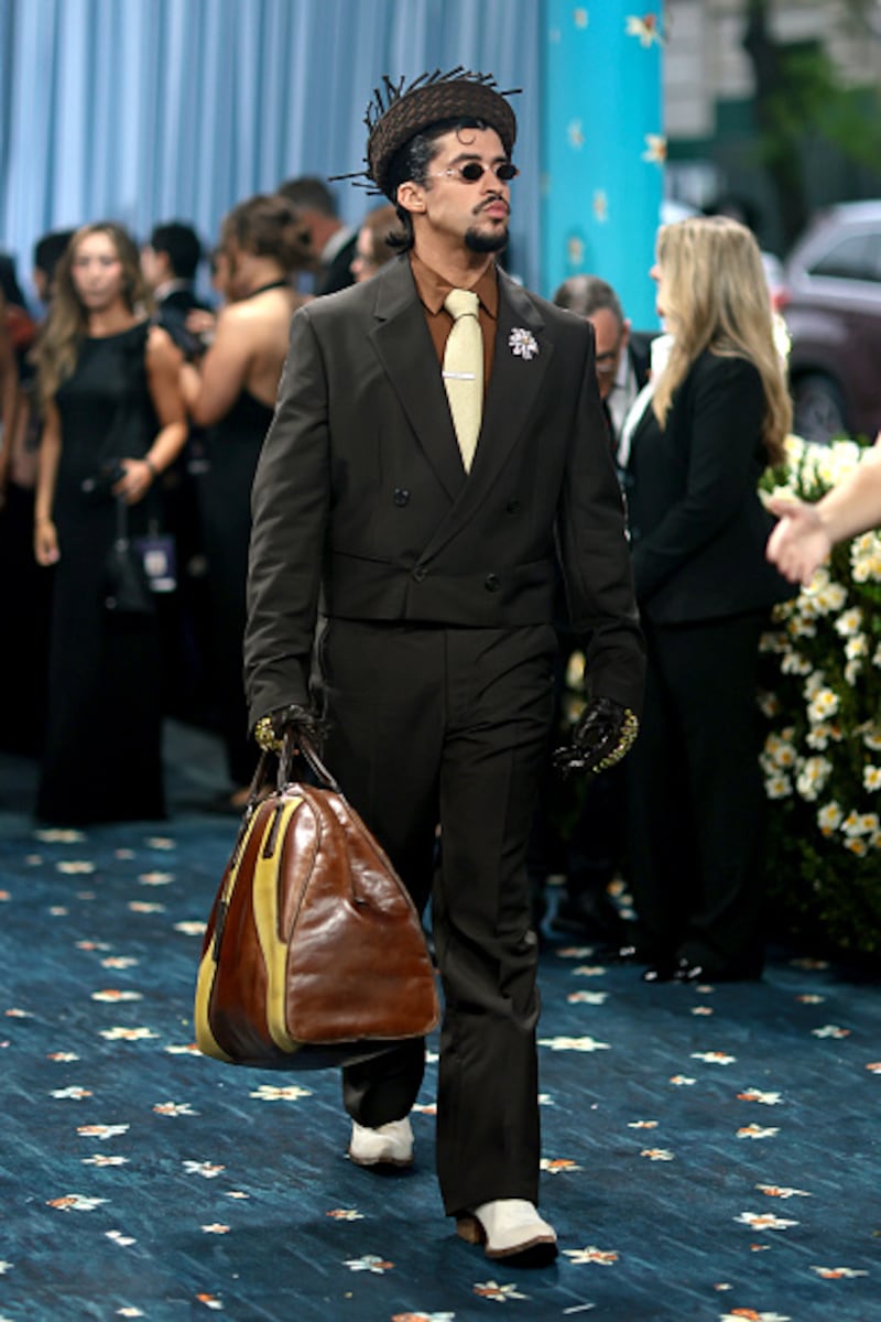 Bad Bunny asiste a la Met Gala 2025 celebrando "Superfine: Tailoring Black Style" en el Museo Metropolitano de Arte el 5 de mayo de 2025 en la ciudad de Nueva York. (Foto por Dimitrios Kambouris/Getty Images para The Met Museum/Vogue)