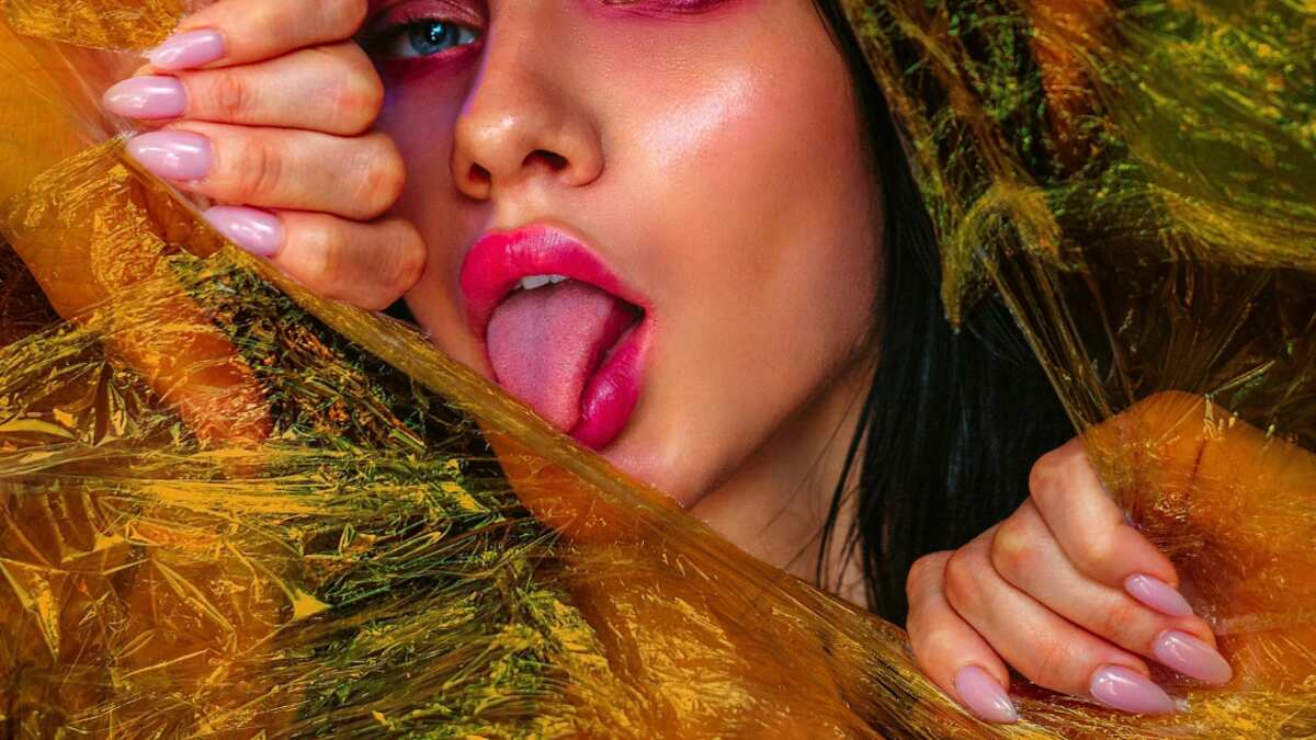 ¡Fuera de este mundo! Así es la manicura ‘polvo de hadas’.